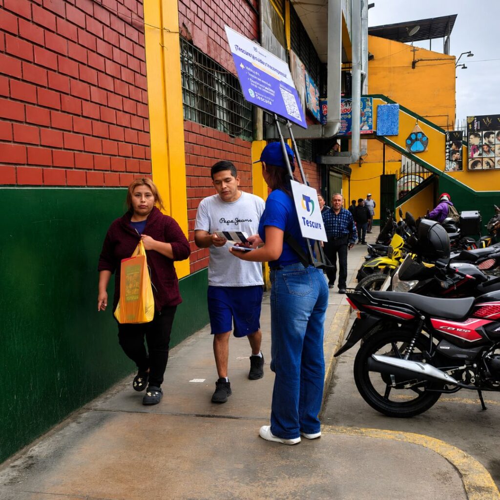 Hombre cartel en lima